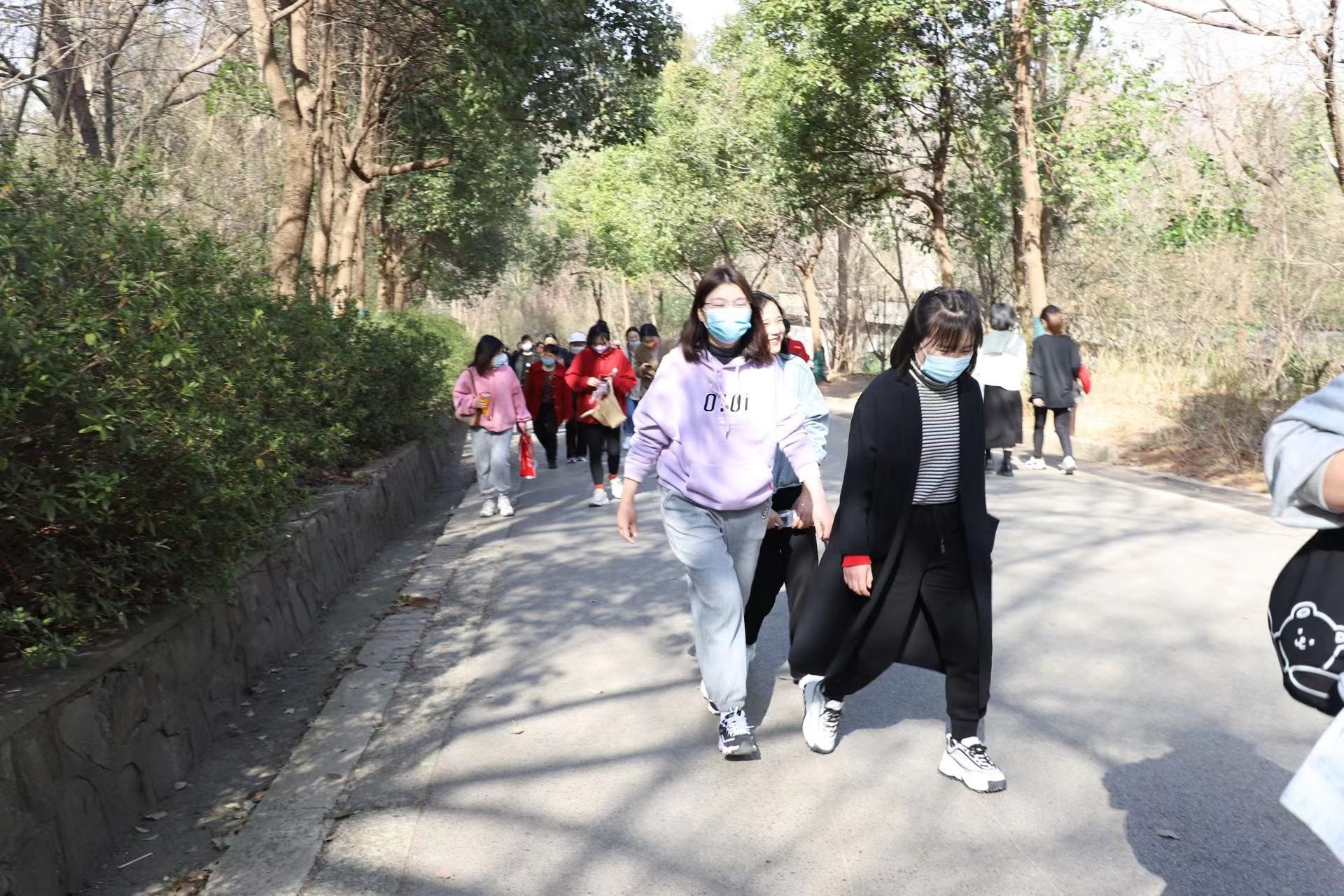 1646730048367574.jpg 上山2.jpg