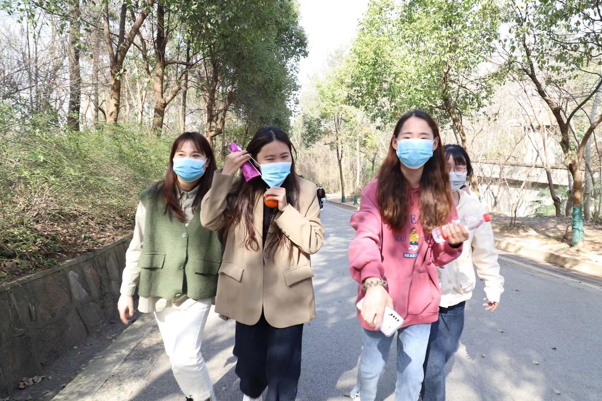 1646730086414545.jpg 上山3.jpg