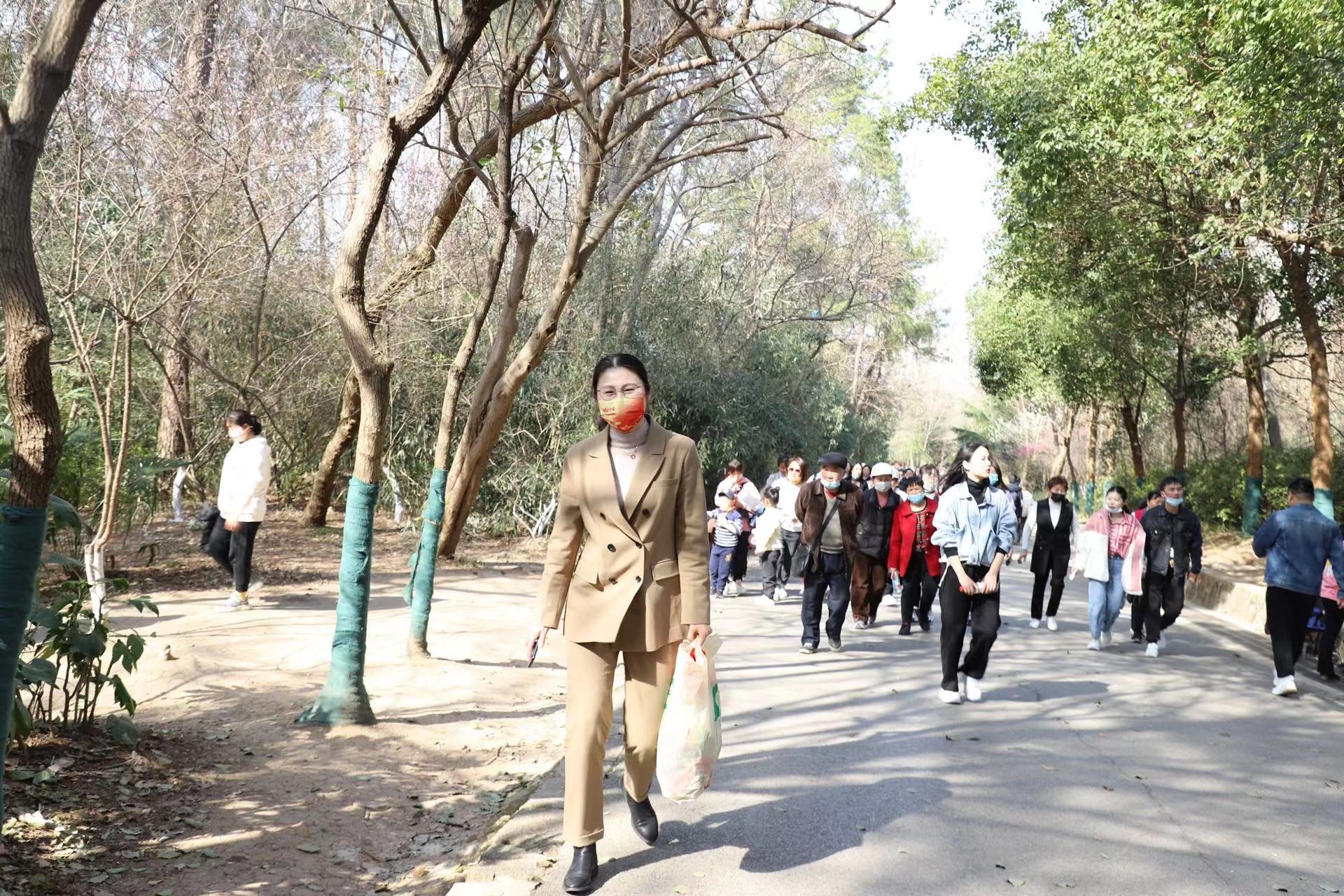 1646730095290351.jpg 上山4.jpg