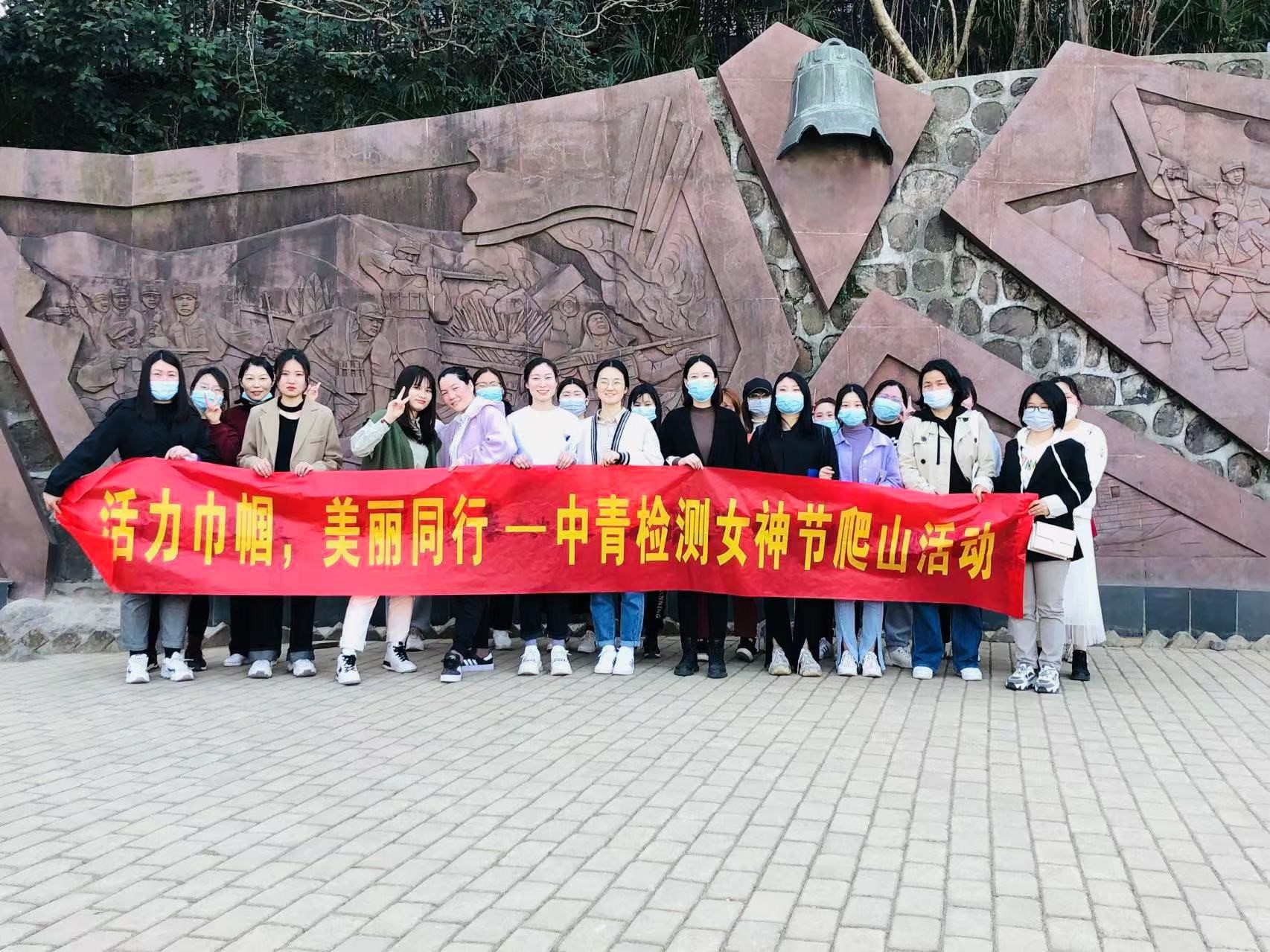 1646730125561847.jpg 山頂合影.jpg